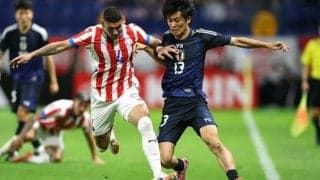 中村敬斗が短いソックスでプレーする理由　子どもたちはまねを避けて