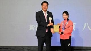 フィギュア中井亜美選手に新潟市スポーツ大賞　地元リンクでにっこり