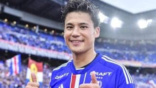 W杯欠場ドイツ代表ニャブリ来日！元日本代表FWとの居酒屋“肩組み2ショット”公開に｢アーセナルで一緒だったっけ｣｢なかなかにエモい｣