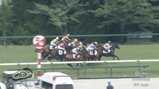 「とんでもないロケットスタート」新馬戦で“タイレコード”注目ホースの逃げ勝ちにファン衝撃「あまりにもスタート良すぎて…」
