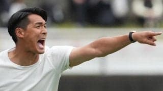 ｢ミスターさすが｣槙野智章監督がピッチ乱入で田中パウロ淳一のドリブル阻止！｢モウリーニョ思い出した｣“まさかのイエロー”に大反響