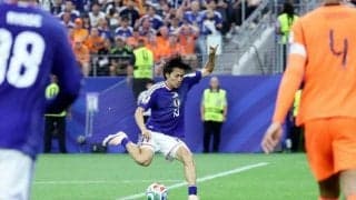 中村と鎌田が立て続けに好シュート、わずかにそれる　オランダ戦