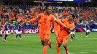 「押してるじゃん！」日本代表のW杯失点が物議…「審判に取られないギリギリ」オランダDFが渡辺剛に“プッシング疑惑”