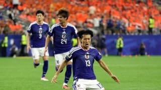 「この体勢でなぜ打てる！？」中村敬斗の“神シュート”にファン驚愕「えぐすぎる」股抜き弾にオランダ守備陣唖然【W杯】