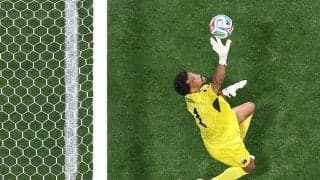 W杯でフォロワー5万→ついに700万人突破！スペイン零封の40歳守護神、世界に感動と衝撃与えた“驚異の片手セーブ”