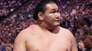 豊昇龍が高安に見せた“優しい”笑顔 取組直後にカメラが捉えた印象的だった一コマ 大相撲パリ公演