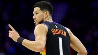サンズのオールスターガード、デビン・ブッカーが背番号を1から15に変更へ