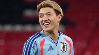【W杯】｢奥さんめっちゃ美人｣堂安律、28歳誕生日に2歳上妻がプールサイドで寄り添う“ラブラブ密着ショット”で祝福｢絵になる美男美女｣