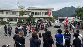 全日本ラリー久万高原：久万高原町役場でセレモニアルスタートを実施