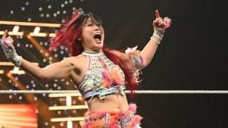 「これが全てだ」世界的人気を誇る日本人女子レスラーの“神対応”に熱狂キッズが涙、涙…感動的光景に大反響