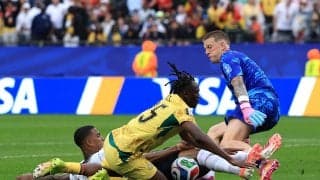 「衝撃の誤審だ」“疑惑の判定”に世界騒然！イングランドDFの体当たりタックルに「PKで退場だ」「VARは何してる？」【W杯】
