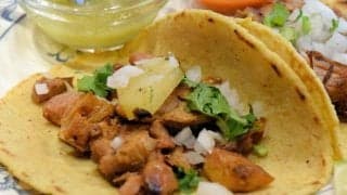 「タコパ」といえば…タコ焼きに迫るメキシコの国民食、W杯も追い風