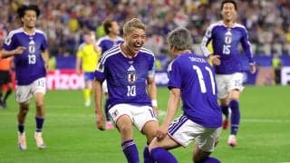 「どんな守備陣も崩せる」日本代表10番の“破壊的アシスト”に海外メディア衝撃！「何より傑出」「スウェーデンを切り裂いた」