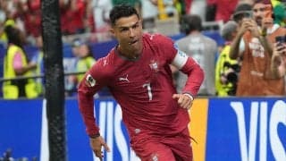 ｢キングの休息｣W杯6大会連続ゴールのロナウド、激闘の合間にパートナーとリラックスショット！左手薬指の“超大粒ダイヤ”に世界が注目