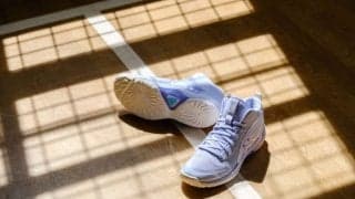 女性特有の足の形や動きに対応…アシックスが東藤なな子着用の新作『FLOWRUSH』を発売