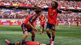 「何このスルーパス！」スペイン代表SB、“スーパークロス”で驚きの光景「フリーにも程がある」絶品アシストにSNS沸騰【W杯】