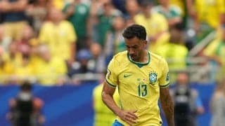 敗退したブラジル代表、帰国便に乗ったのはDFダニーロのみ　チームはW杯敗退当日夜に解散