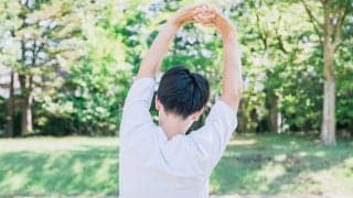 毎日「背伸び」を続けるとどうなる？1週間・1ヶ月で感じやすい体の変化