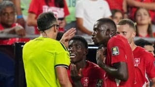数的不利を招いた不動エースの退場劇　スイス代表DFが“アルゼンチン贔屓”のジャッジに怒りの本音爆発「審判まで味方につけられると難しい。全てが不利だった」【W杯】