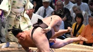 綱とり挑む大関霧島、初日白星発進「立ち合いで止めてやろうと」相手の良さ出させず順調に完勝