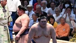 横綱大の里が新小結義ノ富士に敗れて黒星、豊昇龍は白星発進　休場明け両横綱明暗分かれる