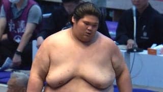 「え？16歳！！」身長と体重がほぼ同じ“規格外”超巨漢力士に驚き「貫禄すごい」