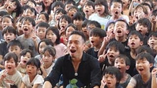 長友佑都が母校訪問「エネルギーでぶっ飛ばされそう」と刺激　自身の今後「そろそろ決断したい」