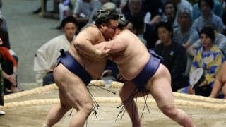 高安「ドキドキしました」まげをつかんだのではと物言いつくも、軍配通り初日から３連勝