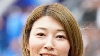 38歳迎えた狩野舞子さん　エメラルドグリーンのスーツ姿公開「一番やりたくない事をやる！」