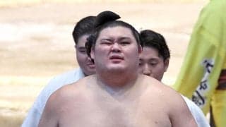波乱の４日目　横綱大の里が痛恨３敗目、土俵際ジャンプも物言い→軍配差し違えで黒星に　無敗だった３関脇が総崩れ　安青錦は義ノ富士に屈し初黒星