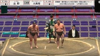 「まだまだまだ！」行司が取組を強制中断…一度ならず二度の立ち合い不成立に館内騒然 両力士も反省しきり