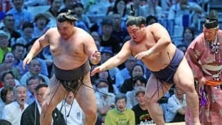綱とりの大関霧島が初黒星　平戸海に苦杯　三役以上の全勝力士は消滅　若ノ勝と獅司が無傷５連勝　注目対決は大関復帰狙う安青錦がカド番琴桜破り１敗守る