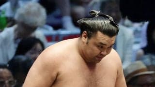 霧島が今場所初黒星「圧力負けしているんじゃないですかね」平戸海の鋭い立ち合いに上体起きる