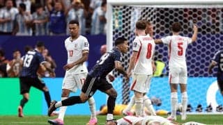 「よく殴られなかったな」アルゼンチンDFの“クレイジーな煽り”が海外で物議！イングランドGKの耳元で絶叫…「子供みたい」「敵にしたら最悪だ」【W杯】