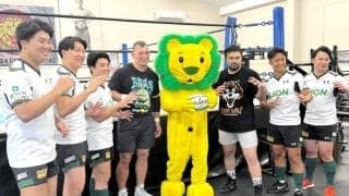 ウルフアロン　Ｇ１獲りへラグビー体験「プロレスに生かせる」　ラグビーチーム「ライオンファングス」と合同練習
