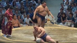 幕内最年長力士が“くるり一回転” 173kgの巨体ヒラリ「でたアクロバット相撲」「角界のジダン・高安」意表を突く妙技に館内どよめき