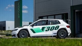 シュコダが300台目のファビアRSラリー2をホセ・アントニオ・シュアレスに納車