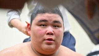 伯乃富士が横綱豊昇龍に勝って通算５個目の金星