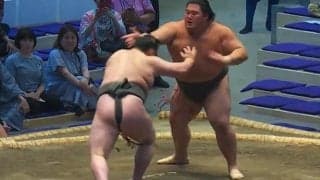 「顔ばっか張って」「ほぼビンタじゃん」三田が再び受難…連日の“張り手”攻勢にファン憤りと困惑
