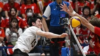 【バレー】日本がセットカウントを連取　36歳セッター深津英臣がブロック決める場面も