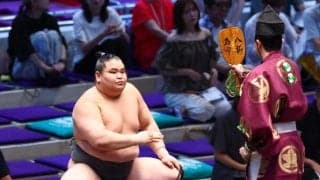“史上最強の新弟子”旭富士が無傷２５連勝で歴代単独３位に！１９歳ホープに立ち会い変化決める【大相撲】