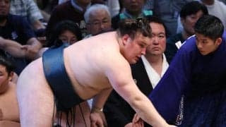 安青錦が７勝目も今後へ不安　転倒時に左足負傷か　足引きずり、土俵に手を付く場面も　大関復帰まであと３勝　９日目は横綱大の里戦