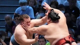 左足親指の爪が浮き、血が出る　７勝目の安青錦が土俵下に転落　支度部屋で負傷個所を説明