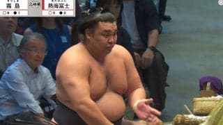 「メンチ切ってる」霧島、熱海富士に詰め寄り“ただならぬ形相” カメラが捉えた“わずか2秒”の出来事に元若乃花も驚きと困惑