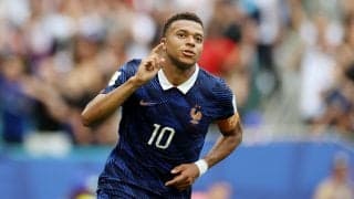 “神速”エムバペ、56年ぶりの二桁ゴールでW杯得点王を受賞！史上初の2大会連続＆歴代最多22ゴール到達 メッシやハーランドらとの争い制す