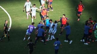 試合終了後も両チームが小競り合い…激しい接触や口論続出の決勝　スペインが４大会ぶり２度目Ｖ
