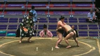 「プロレス？」「スープレックス」大相撲、まさかの体勢から静寂を破る衝撃結末 決まり手係も“長考”の“超珍手”決着