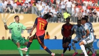 「首がもげそう」スペイン代表FWの“咄嗟の変態アシスト”が地味に脚光！「みんなもっと褒めてあげて」「よく落とした」【W杯決勝】