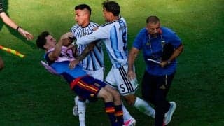 「暴力的で卑劣なチンピラ」英著名司会者が痛烈批判　試合後に乱闘のアルゼンチンは「恥さらし」