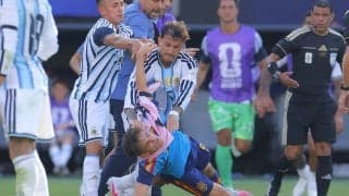 「サッカー界、W杯にとっての恥だ」決勝直後の“愚行”に英識者も憤慨　乱闘騒動のアルゼンチンに辛辣意見「横断幕にも処分はなかった」「何らかの対応が必要だ」【W杯】